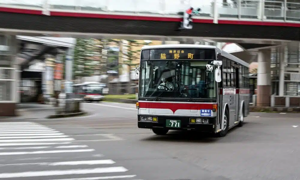 Pourquoi opter pour une formule de location de bus avec chauffeur inclus ?