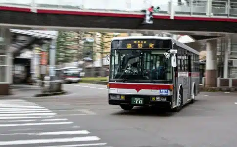 Pourquoi opter pour une formule de location de bus avec chauffeur inclus ?